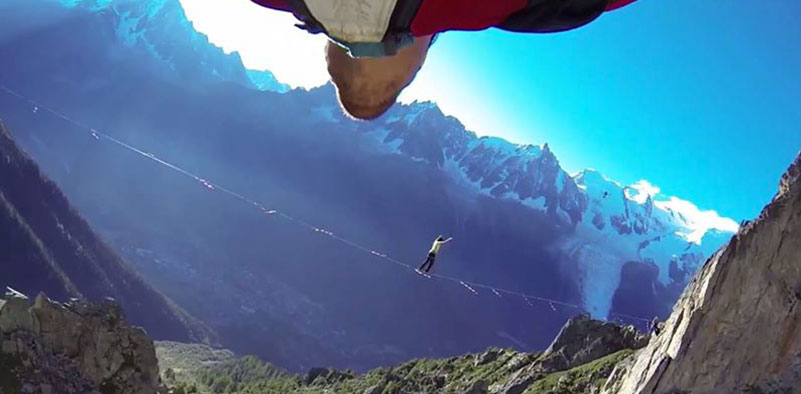 Wingsuit vs Highline